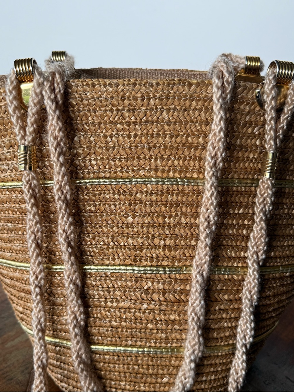 Vintage Straw Tote Bag Gold Trim Coastal Resort Boho Woven Shoulder Purse - Picture 4 of 11